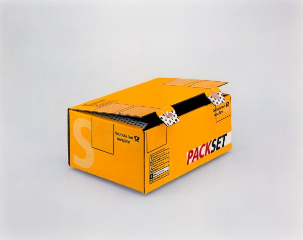 Packset, (small 25cm x 175cm x 10cm), Deutsche Post, Euro Express, (Kleben Sie den ausgefüllten Versandschein hier auf. Lassen Sie sich beraten und wahlen sie die beste Versandart für 1hr Packset)
Douglas M. Parker Studio, Glendale, CA, April 14, 2003
